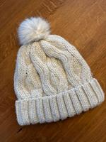 H&M Mütze mit Bommel Zopfstrickmuster Onesize  hellbeige Hessen - Waldbrunn Vorschau