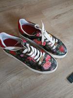 Guess Sneakers Größe 41 mit Blumenprint Schleswig-Holstein - Lübeck Vorschau