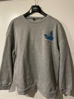 Pullover mit Schmetterling in Größe M von Shein Bayern - Hausen Oberfr. Vorschau