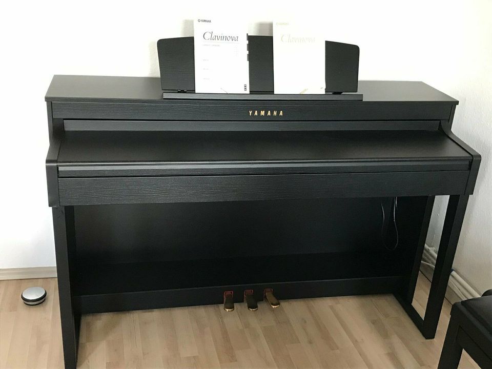 Yamaha CLP 470 Clavinova E-Piano Klavier mit Bank und Kopfhörer in Lübeck