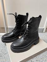Tamaris Boots GR. 38 in schwarz NEU Hessen - Darmstadt Vorschau