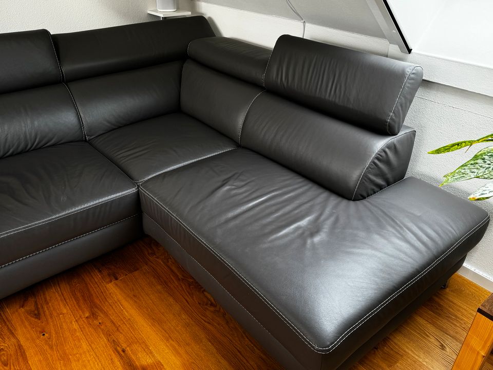 Elegantes Ecksofa Echtleder grau mit Kontrastnaht 270 x 210cm TOP in München