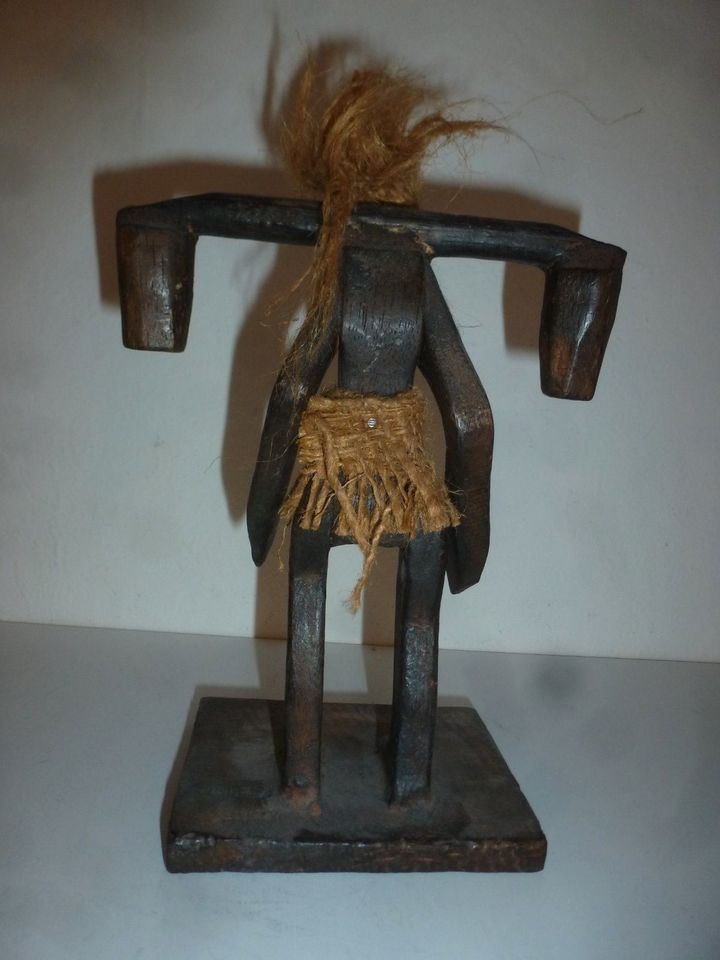 Holzfigur afrikanisch 20 cm hoch massiv Holz Figur in Erkelenz