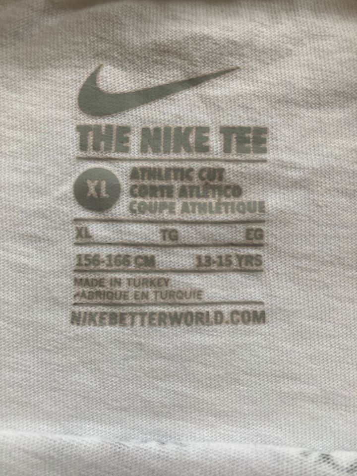 Shirt Nike 158 weiß in Bad Blankenburg
