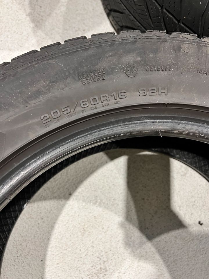 Winterreifen Runflat BMW 205 60 R16 Goodyear Winterräder 5x120 in Niederkassel