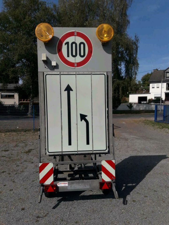 Nissen Verkehrsleittafel Verkehrssicherungsabhänger Horizont in Selters