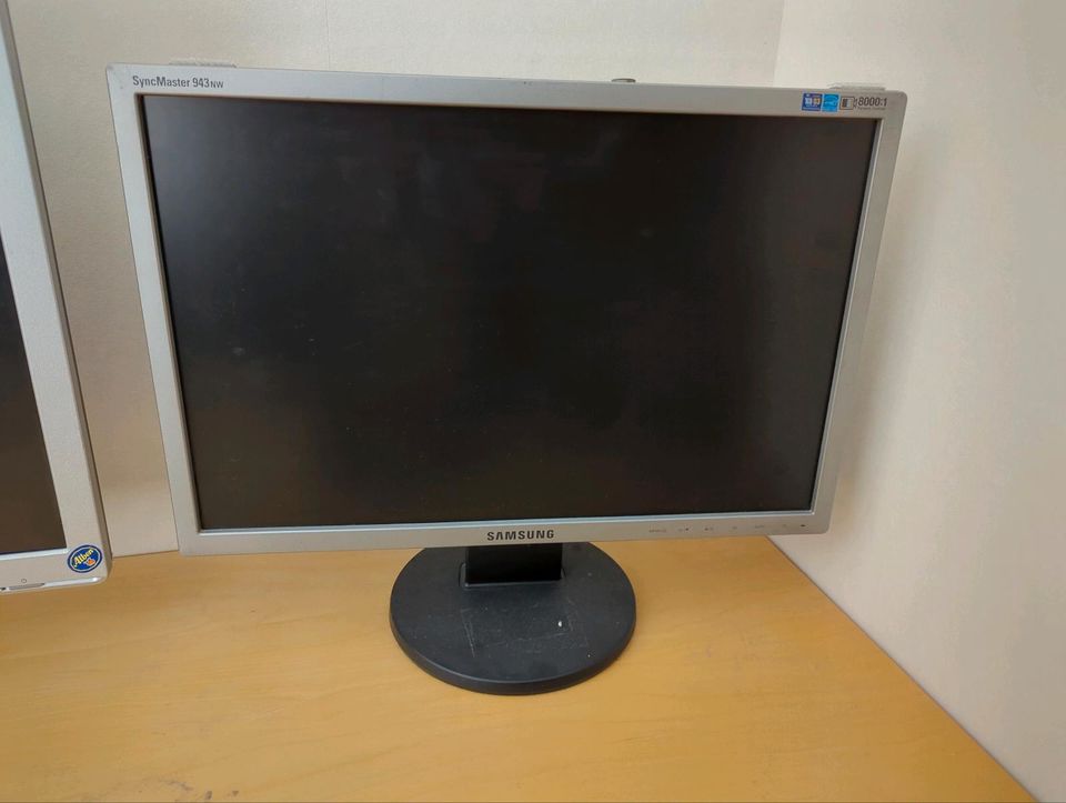 Monitor 19-22" in Merching