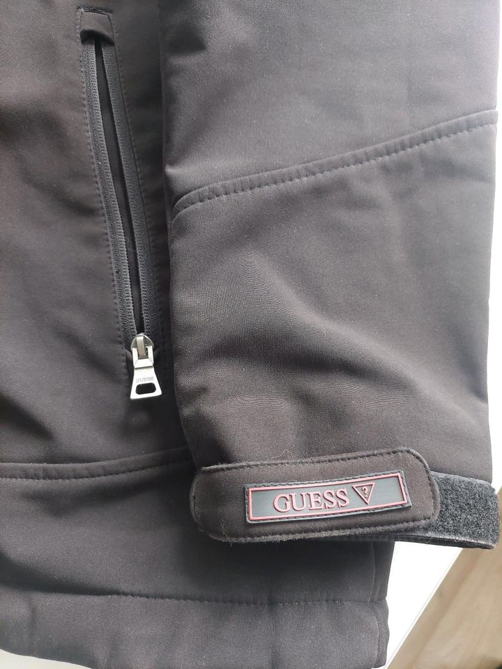 Guess Herren Jacke Gr. XL Wasserabweisend schwarz Guter Zustand! in Düsseldorf