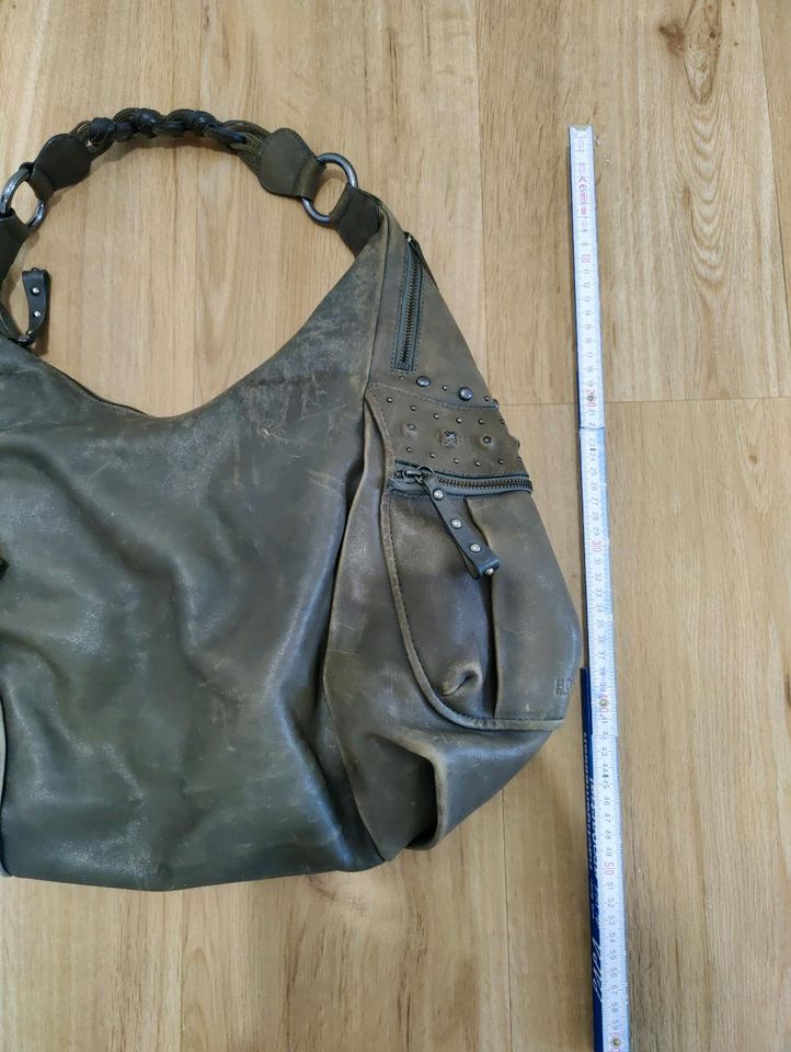 Hugo Boss Handtasche Leder Beutel Shopper in Berlin