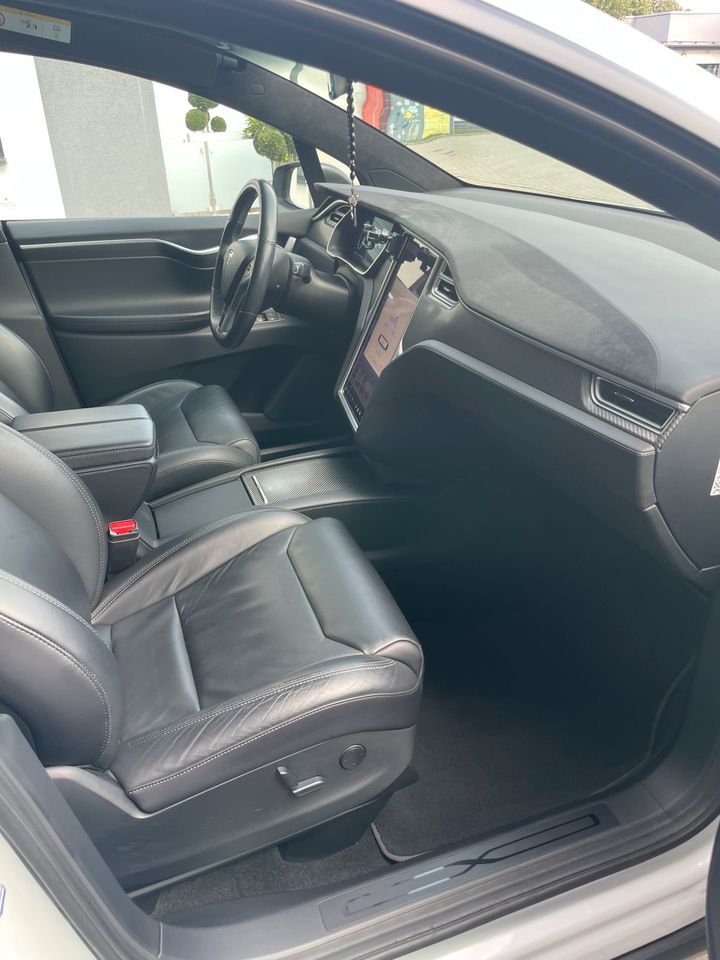 Tesla Model X 90D 22" Voll 6 Sitzer Premium Paket Alcantara in Alsdorf