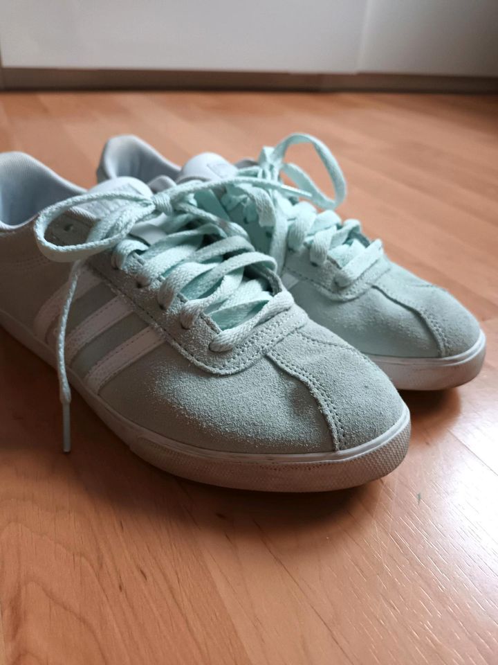 adidas Sneaker Damen Größe 38 Wildleder Farbe Icemint in Kiel