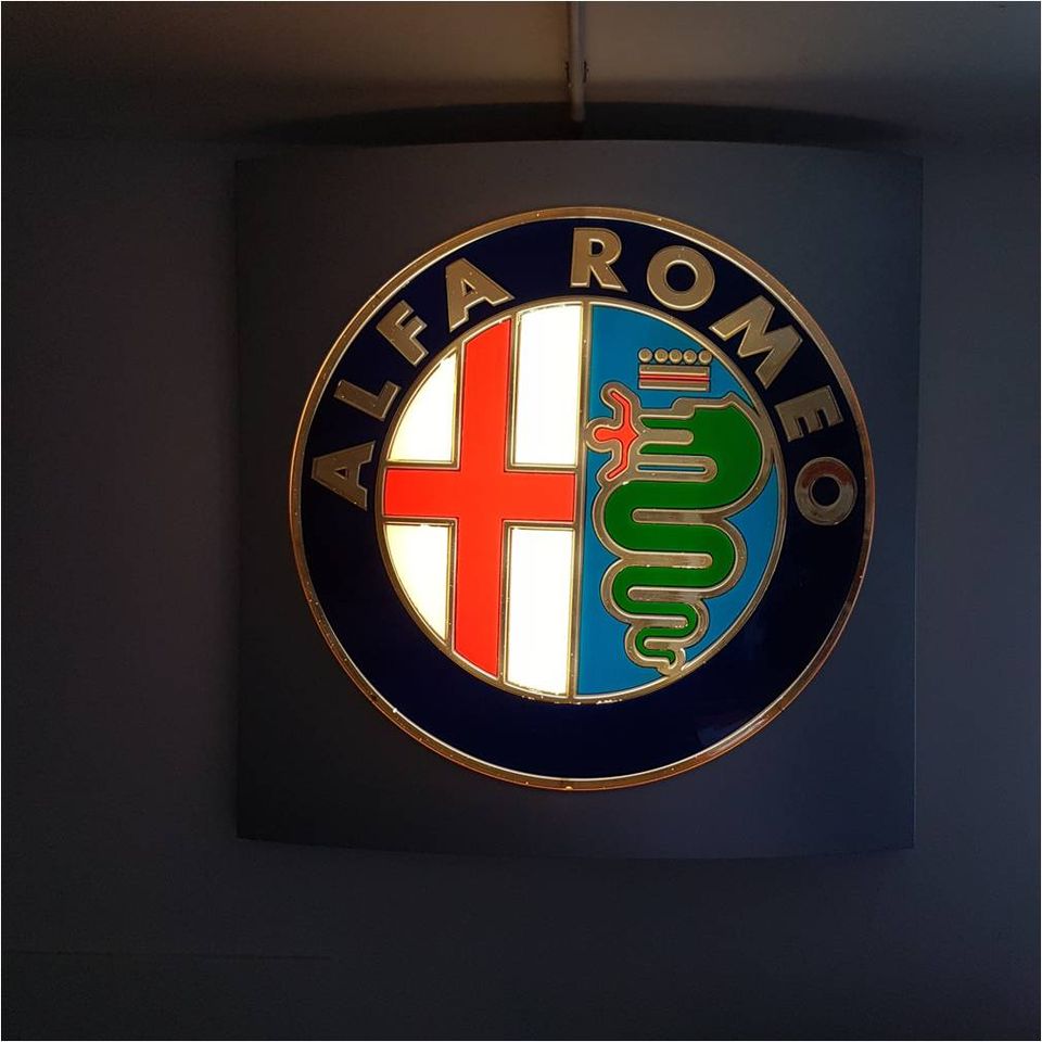 Leuchtreklame Alfa Romeo 80 cm mit Leuchtmittel und Rahmen in Solingen