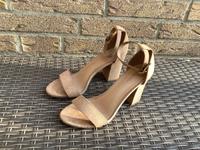 Graceland Sandaletten Pumps Absatz Schuhe Beige Gr. 37 Nordrhein-Westfalen - Pulheim Vorschau