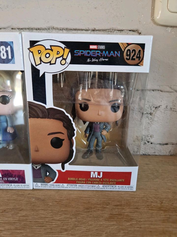 Funko Pop 924 MJ Spiderman No Way Home in Otter