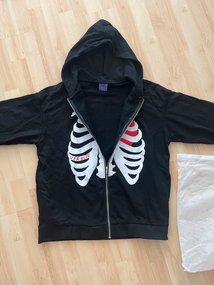 Hoodie Zip-up Skeletons von Verblee in Ratingen