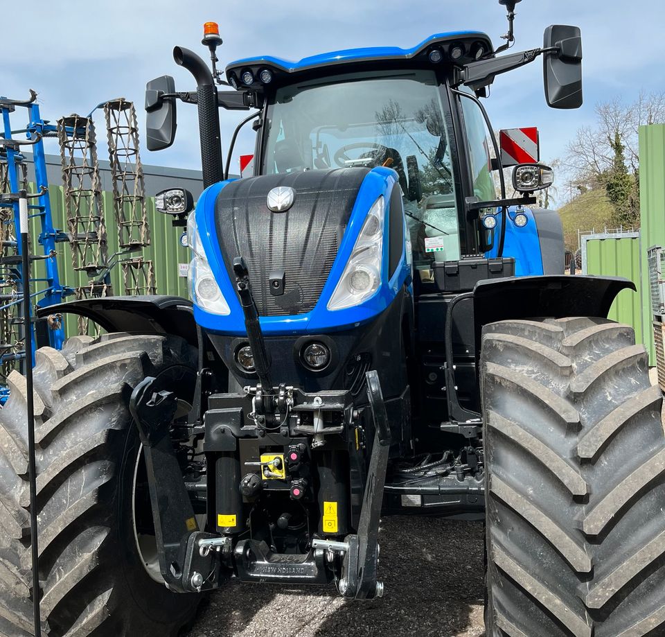 New Holland T7 230 Auto Command New Generation in Schwalbach