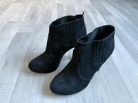 ⭕️ Stiefeletten | schwarz | 40 | H&M | samt | Kunstwildleder Mecklenburg-Vorpommern - Burow Vorschau