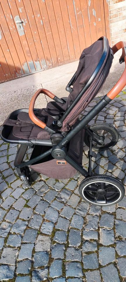 Moon Resea S 3in1 Kinderwagen + 2x Isofix Stationen in Hofheim am Taunus