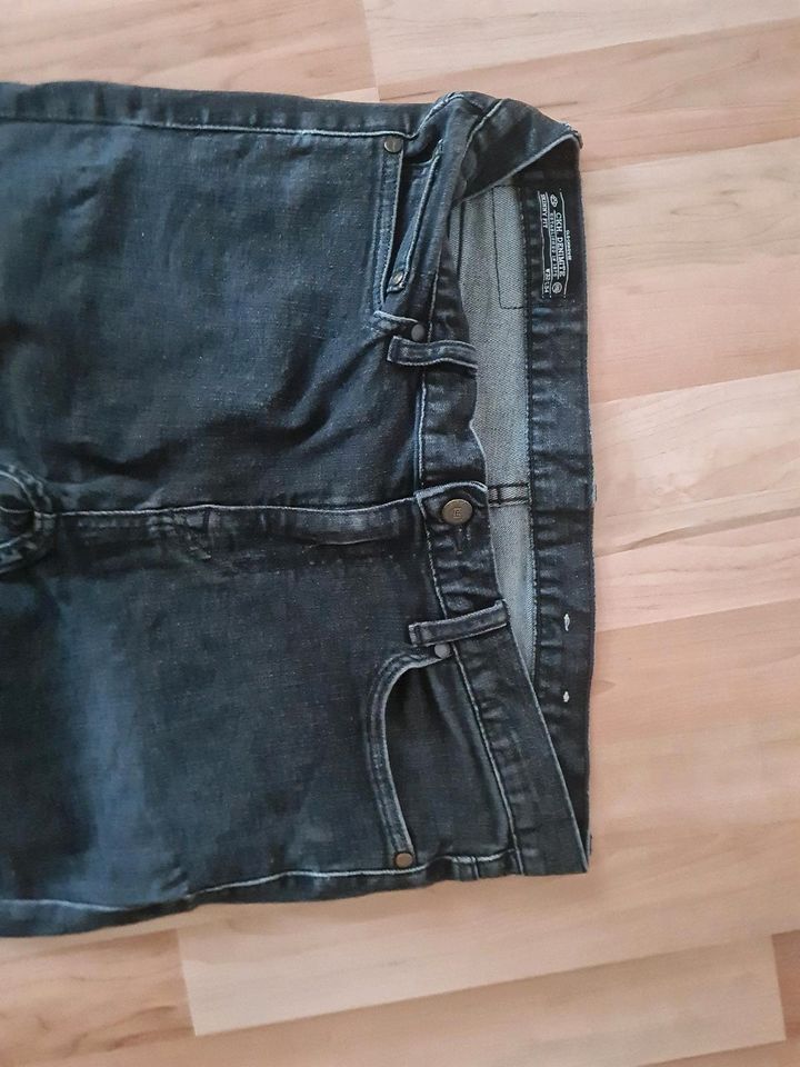 C&A Jeans schwarz 32/34 in Viersen