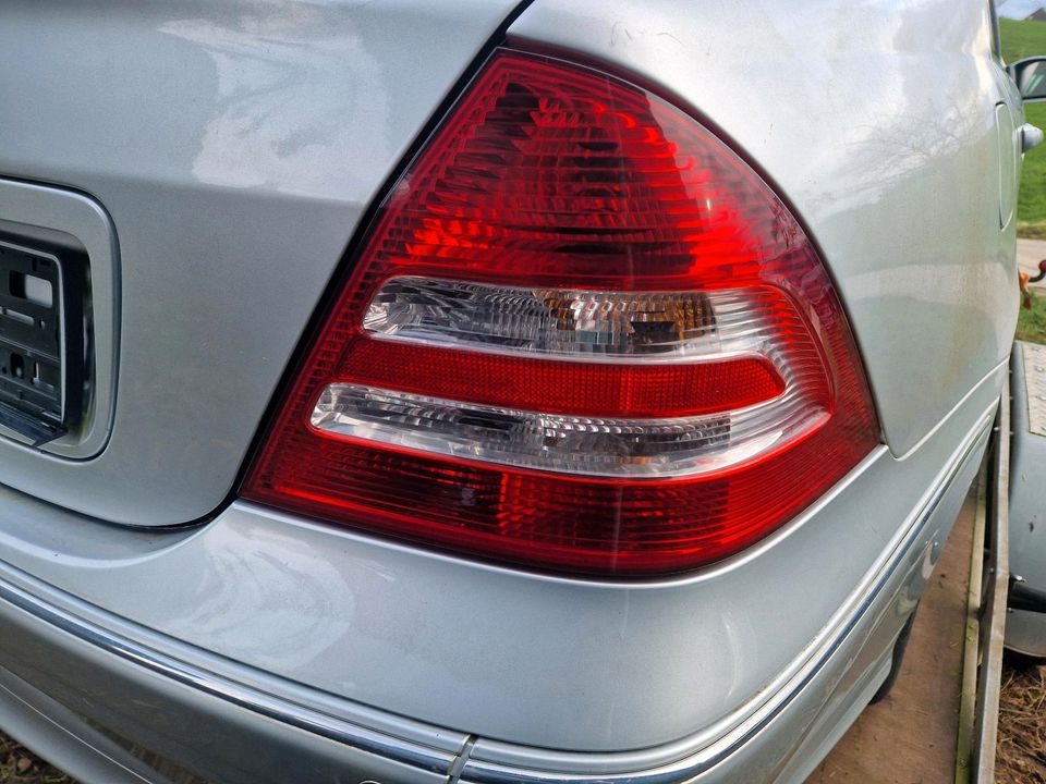 Mercedes benz w203 limousine Rücklicht rechts in Leichlingen