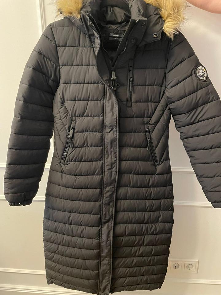 Schwarzer Superdry Wintermantel mit Kapuze und Kunstfell in Stockstadt a. Main