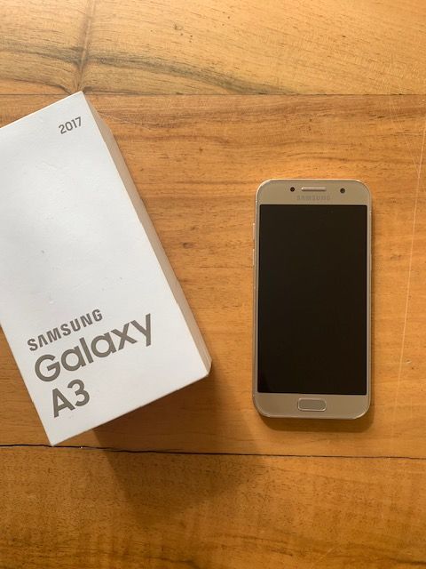 Samsung Galaxy A3 (2017) Smartphone in Köln