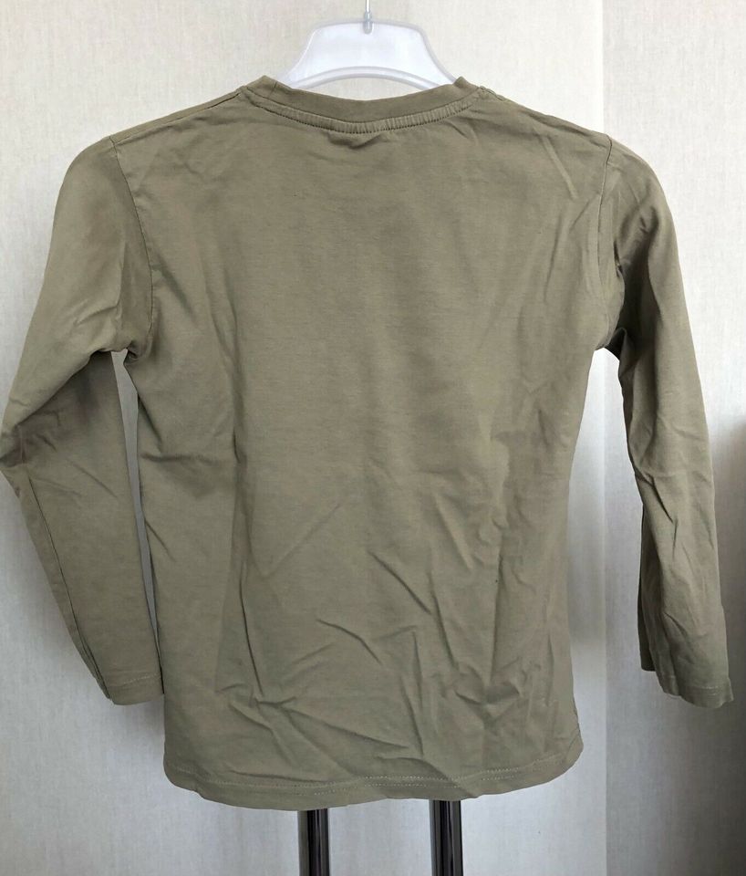 *TOP*128/134 Longsleeve Langarm-Shirt mit Print*olivgrün khaki* in Berlin