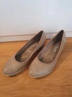 Schuhe s.Oliver Gr. 40 Pumps beige Kr. Altötting - Reischach Vorschau