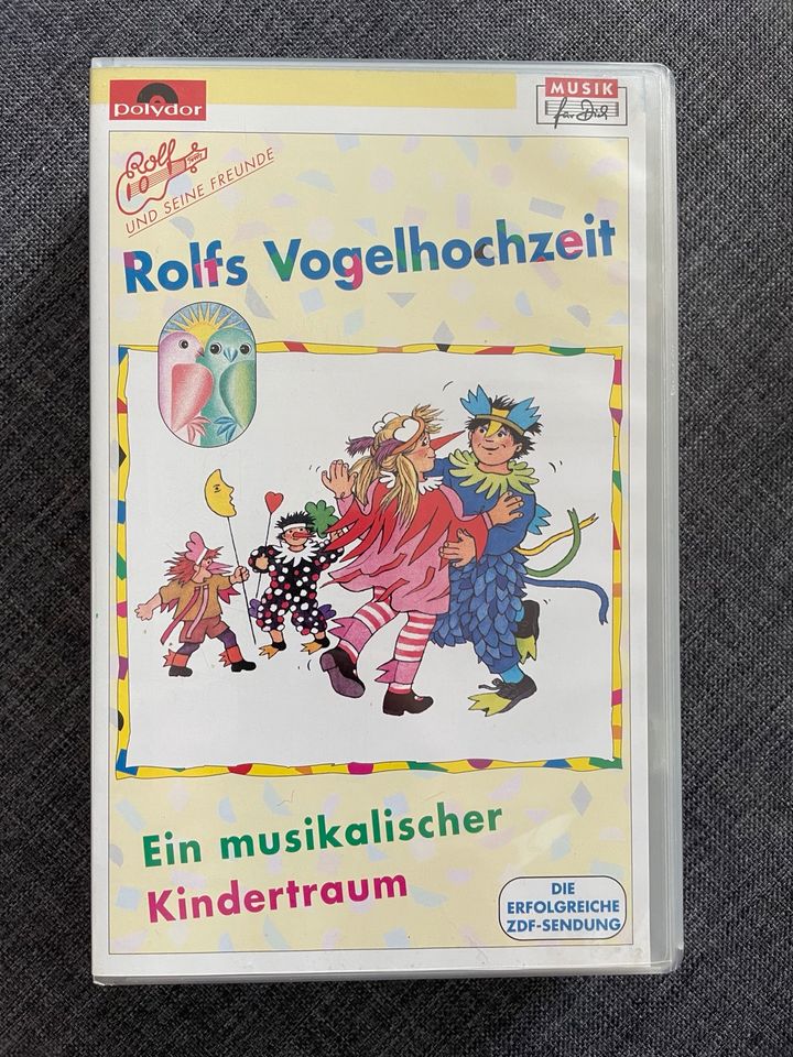 VHS Kassette mit Videos , Filmen , Cartoons - 18 Stück in Duisburg
