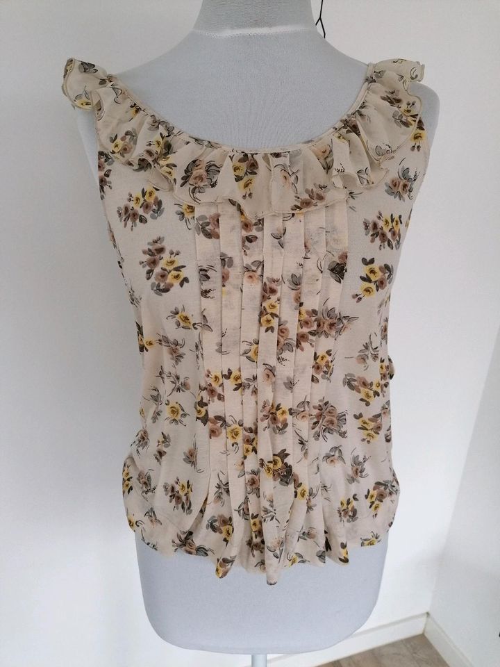 Kurzarm Bluse von Mango in Größe 34, beige mit Blumen, schick in Griesheim