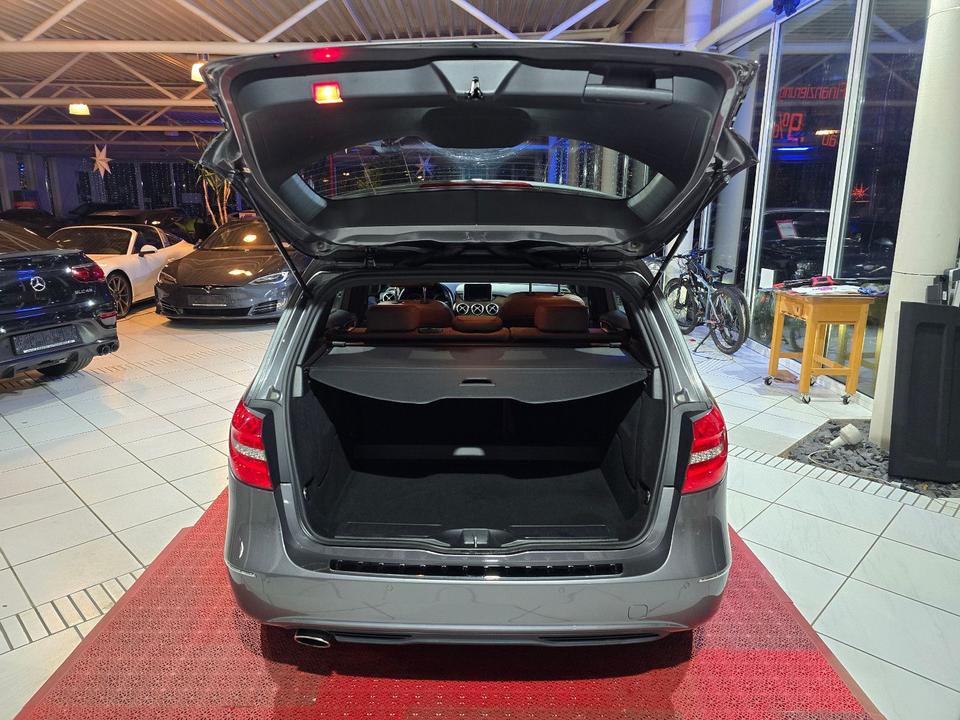 Mercedes-Benz B 200+AHK+PANO+KAMERA+BI XENON+NAVI+LEDER+ in Lahnstein