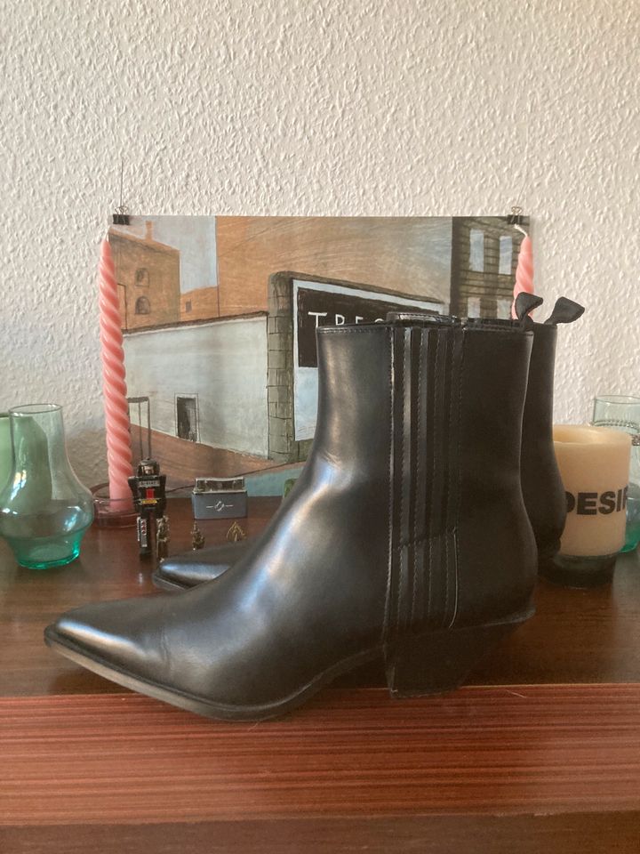 Zara Boots Stiefeletten 39 Biker Cowboy Western Absatz in Berlin