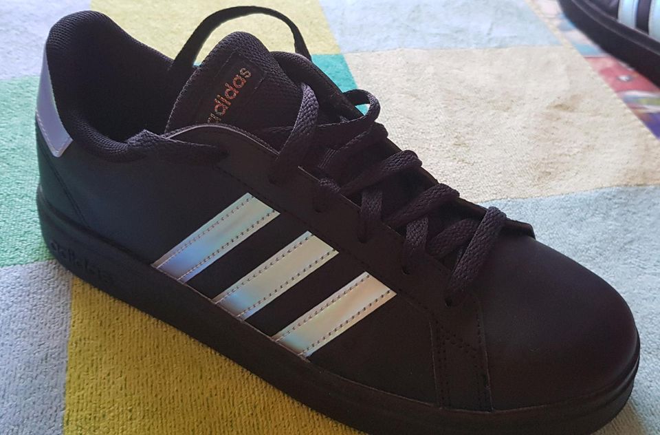 Adidas Schuhe Gr. 38 2-3 mal getragen in Bremen