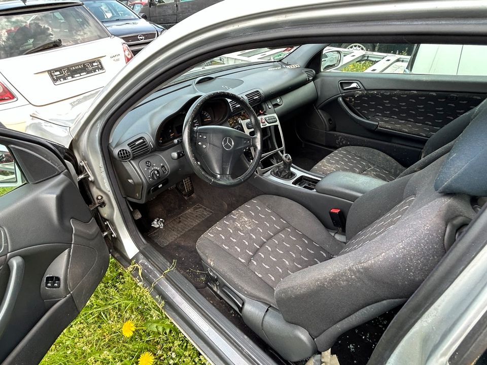 Mercedes Benz W203 CL 200 Schlachtfahrzeug Teileverkauf in Idar-Oberstein