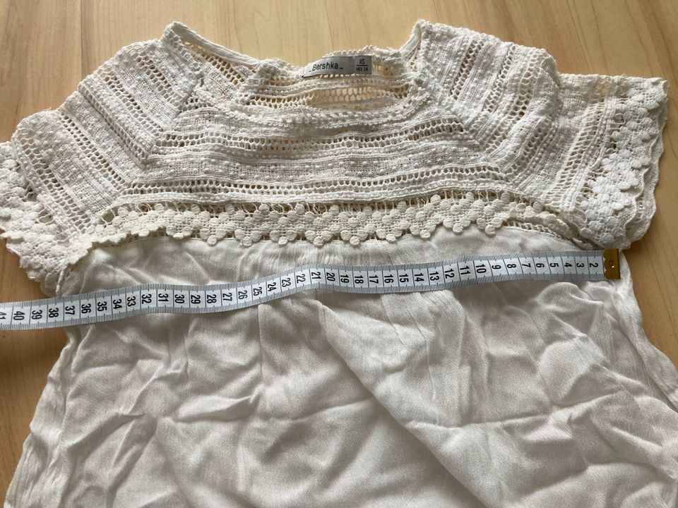 Shirt Bluse mit Spitze Mädchen XS (24) Bershka Creme in Münster