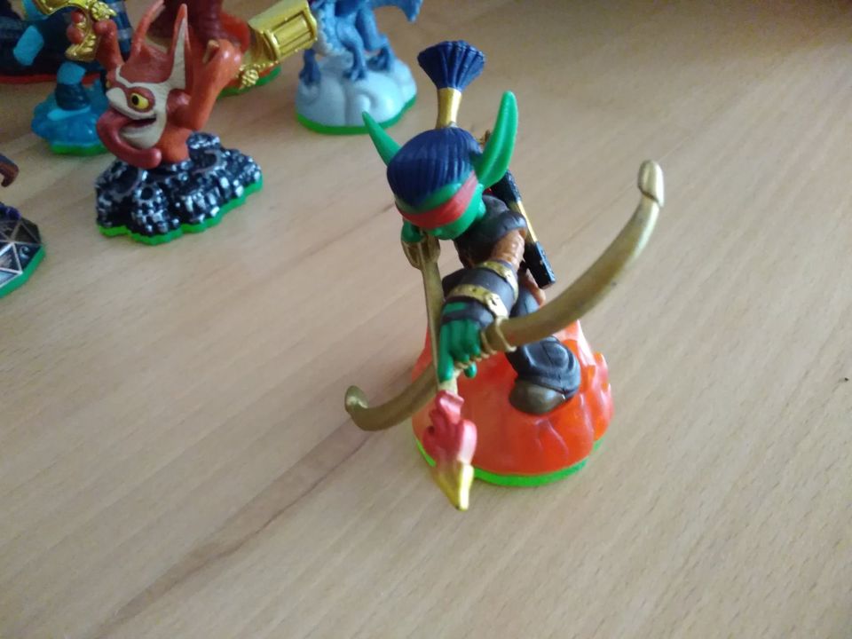 Einwandfreies Skylanders WII Spyro's Adventure Spiel mit Figuren in Lörrach