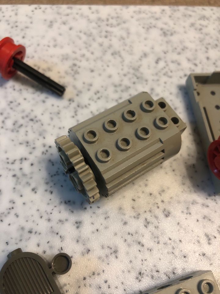 Lego 4,5 Volt Motor plus Eizelteile Konvolut Technik in Gelsenkirchen