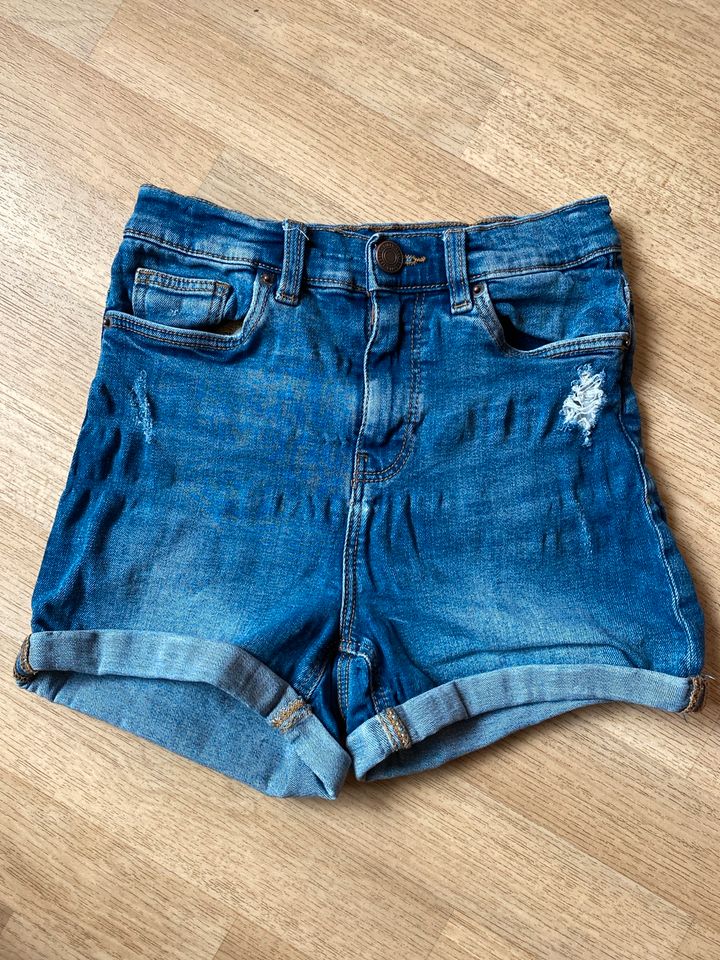 Jeans Shorts Gr. 146 in Reichelsheim (Odenwald)