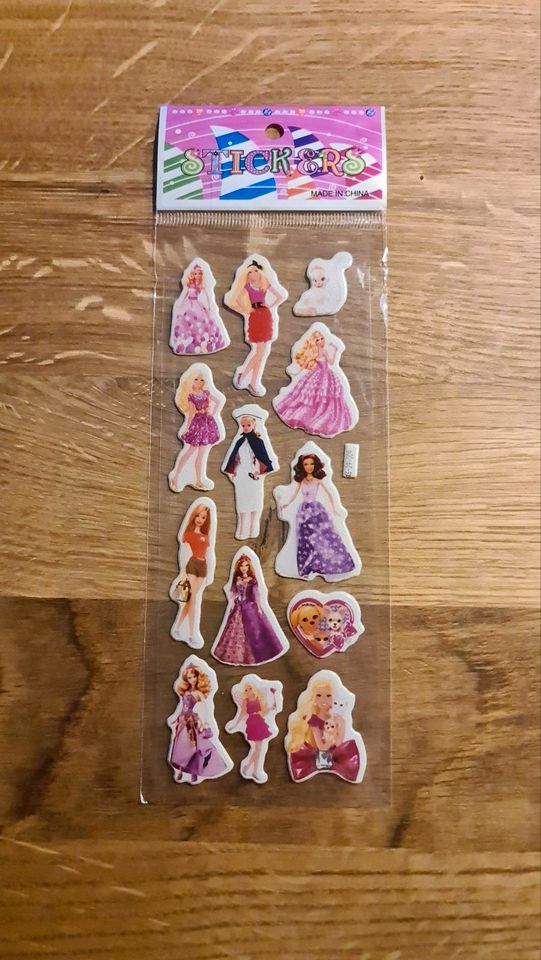 Verschiedene Stickerbögen "Barbie" in Henstedt-Ulzburg