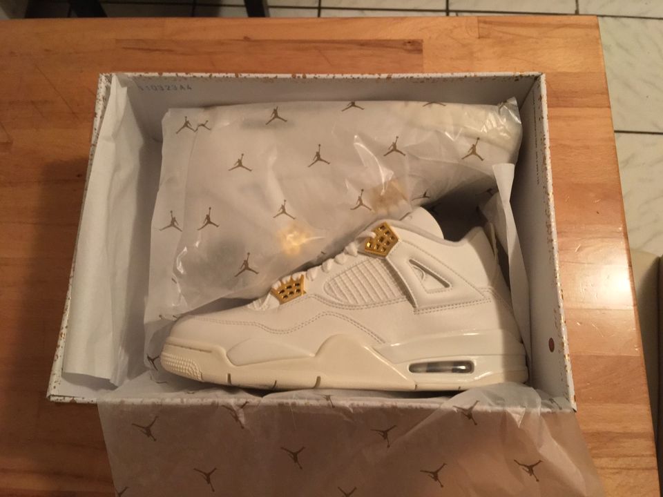 Nike Air Jordan 4 Retro "White & Metallic Gold" in Willich