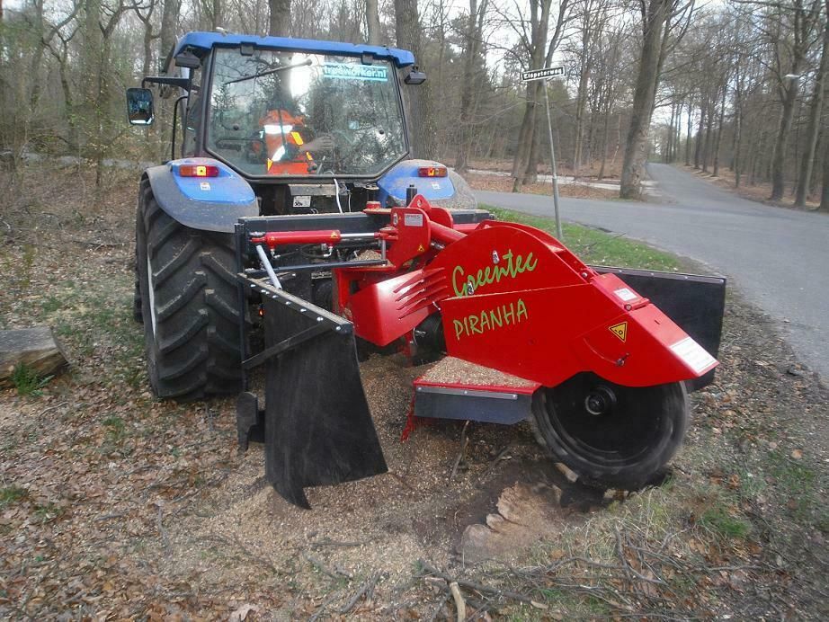 Ufkes Greentec Piranha Antrieb bis 200 PS Stubbenfräse Dreipunkt in Sundern (Sauerland)