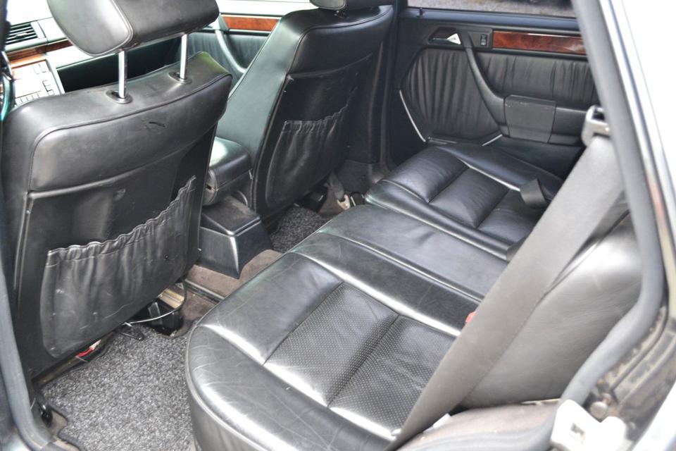 Mercedes-Benz E 280 Automatik/Leder/Klimaautom./AHK/7 Sitzer in Gelsenkirchen