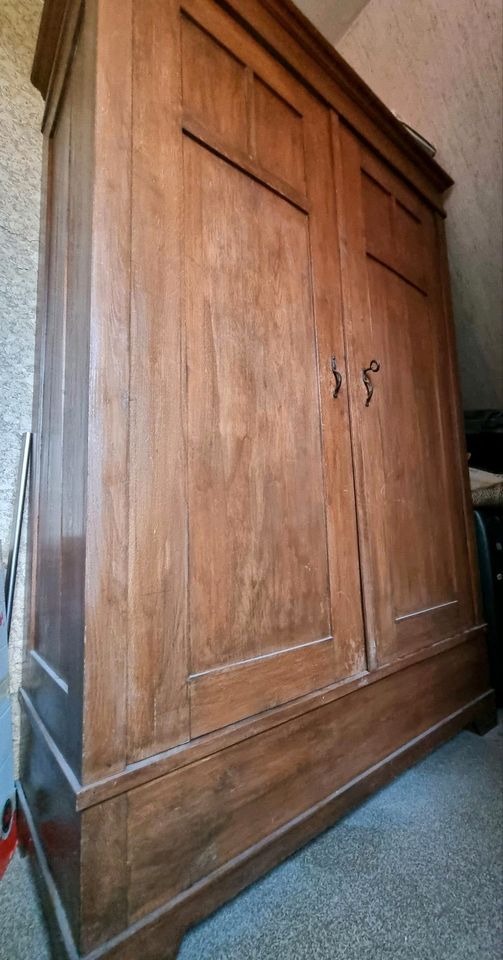 Kleiderschrank Holz in Preußisch Oldendorf