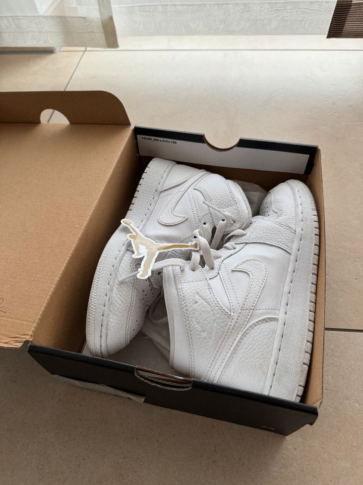 Nike Air Jordan Mid GS Triple White Top Zustand in Mengkofen