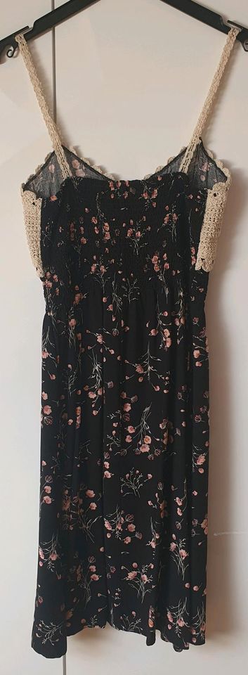 Hailys Damen Sommerkleid, schwarz geblümt in Radolfzell am Bodensee