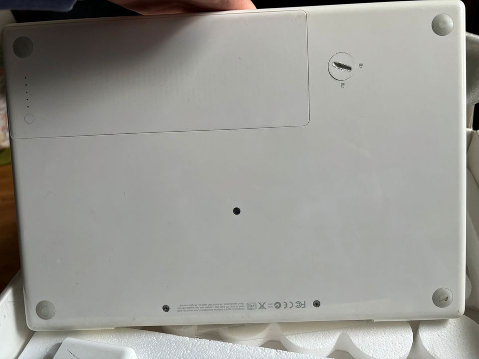 Mac Book Alt in Delbrück