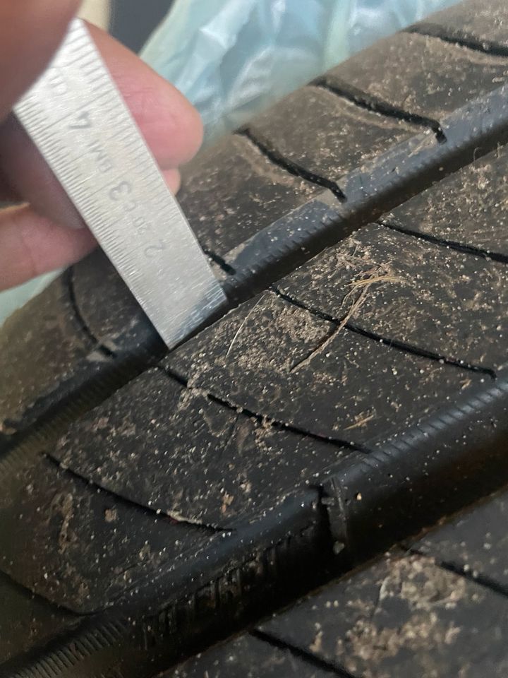 Sommer reifen 225/40 R 18 vom BMW X1 in Fürstenwalde (Spree)