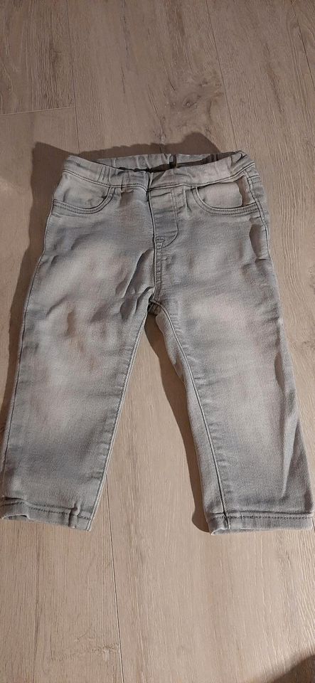 Jeans mit elatischem Gummibund, Größe 80 in Rendsburg