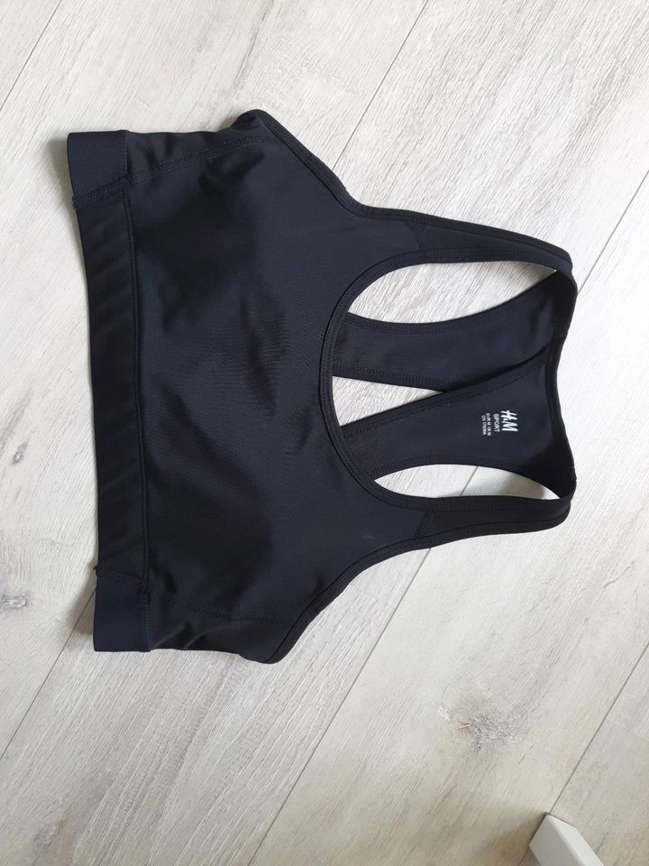 Sportkleiderpaket Damen Gr. S/M in Niederhausen