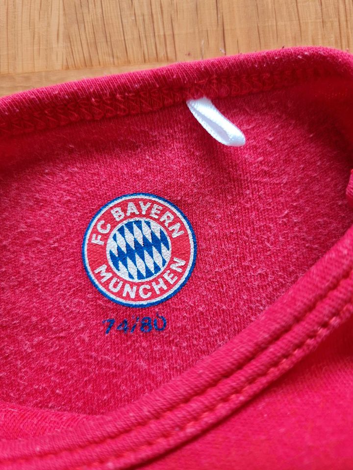 FC Bayern München T-Shirt, Gr.  74-80 in Ferna